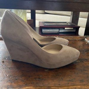 BCBG Pointed toe pump wedge suede heel size 4